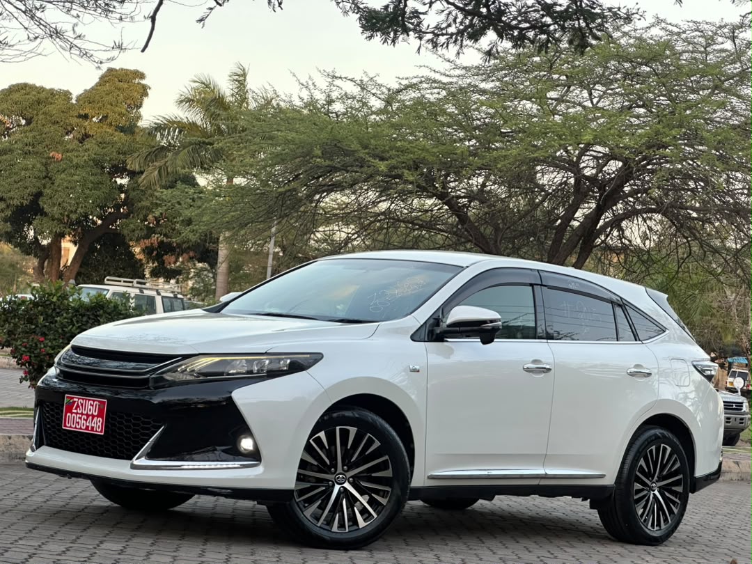 TOYOTA HARRIER thumbnail 3